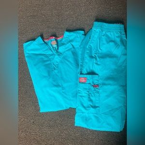 Dickies Teal scrub set